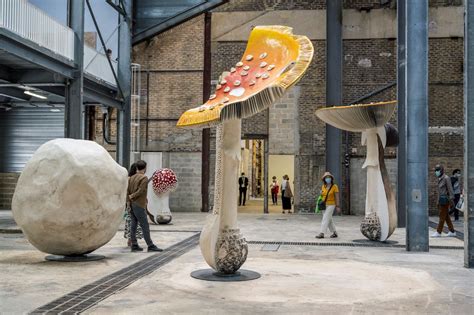 fondazione prada opere funghi|I funghi giganti di Carsten Höller .